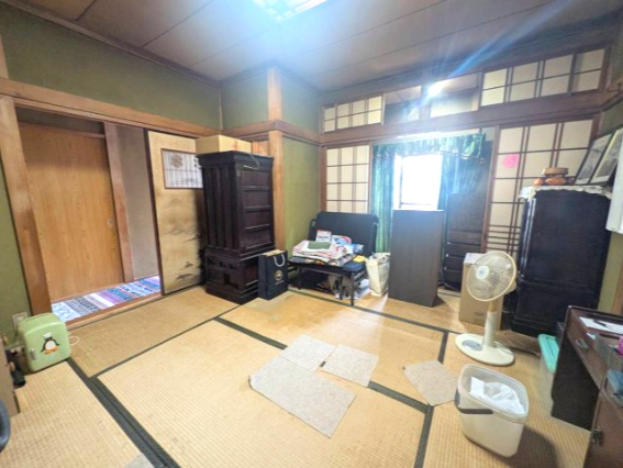 和泉市寺門町1丁目戸建の和室|1F