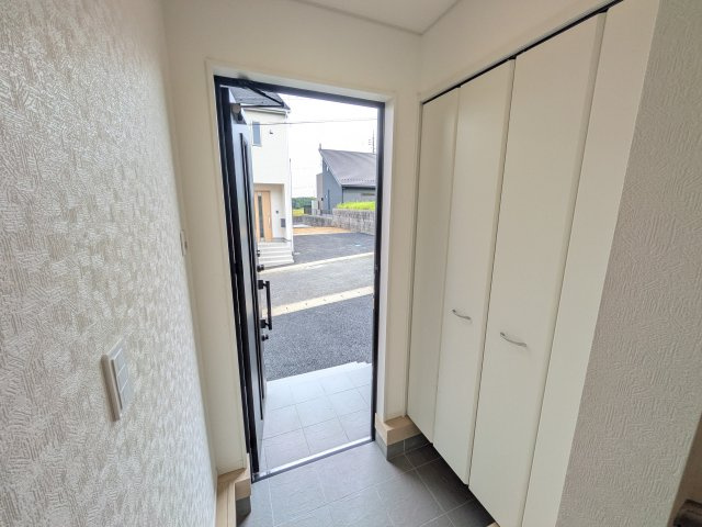 東海村村松第6　新築戸建の玄関