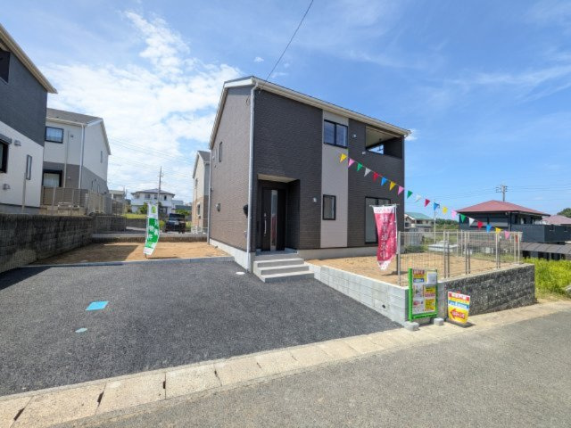 東海村村松第6　新築戸建の外観|現地案内会開催中です♪
本日のご見学も可能です。
お気軽にお電話またはお問い合わせください♪
【リアライズ不動産】0297-86-8370まで
