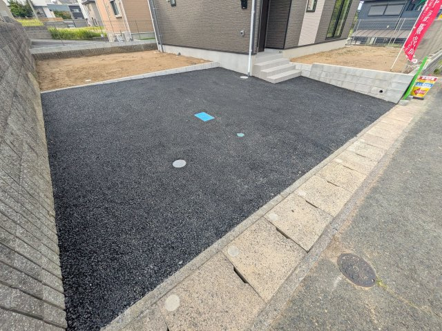 東海村村松第6　新築戸建の駐車場