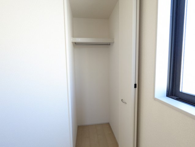 日立市助川町3期の収納|各居室に収納スペースがあり、お部屋をすっきりとお使いいただけます♪