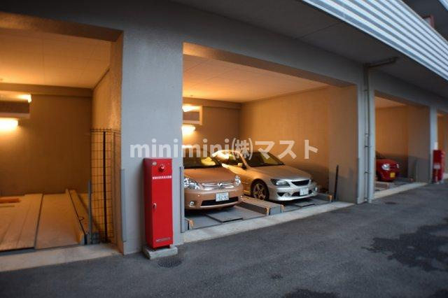 ルクレ難波　(旧：CASSIA難波)の駐車場