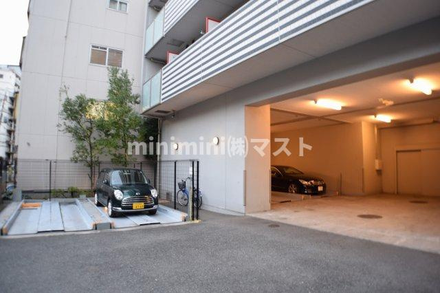 ルクレ難波　(旧：CASSIA難波)の駐車場