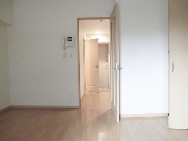 ラウレアビレッジの洋室|キッチンは奥です！