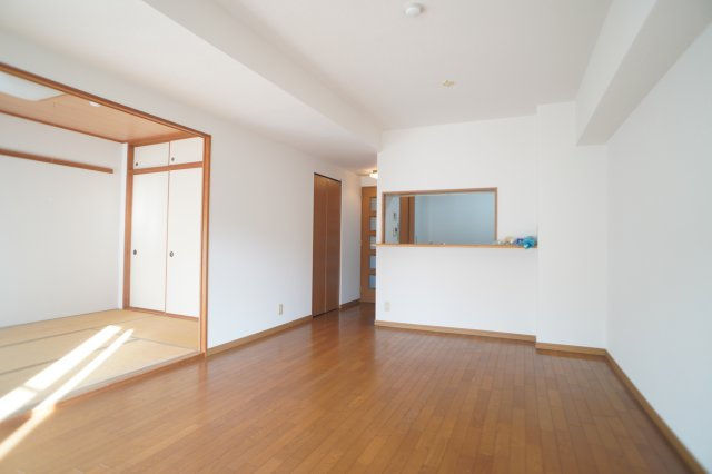 ローレルスクエア登美ヶ丘Ｉ期の居間・リビング