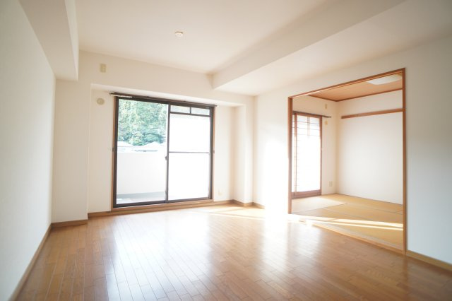 ローレルスクエア登美ヶ丘Ｉ期の居間・リビング