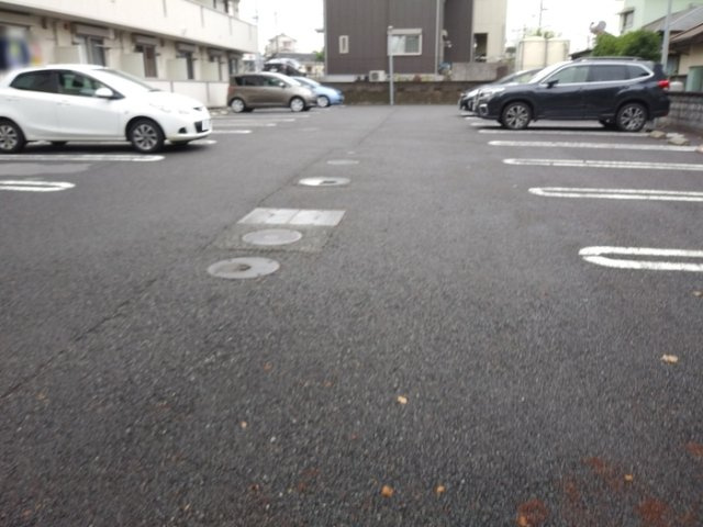 クレール竹原の駐車場