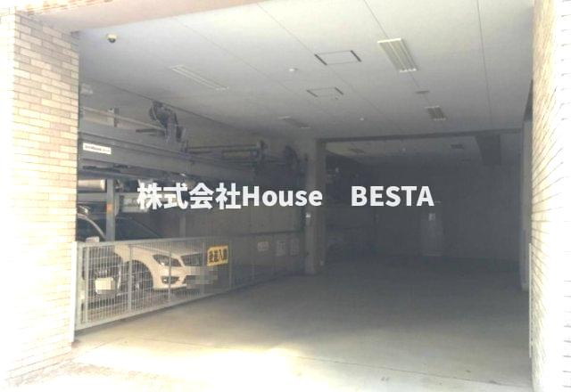 インペリアル新神戸の駐車場