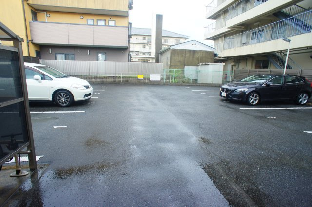 アン　アミの駐車場