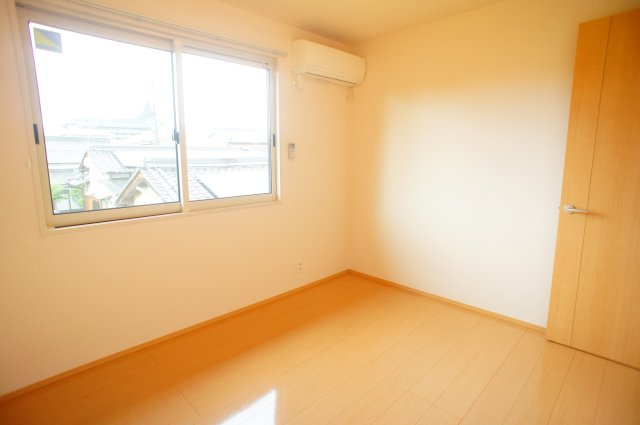 アン　アミの洋室