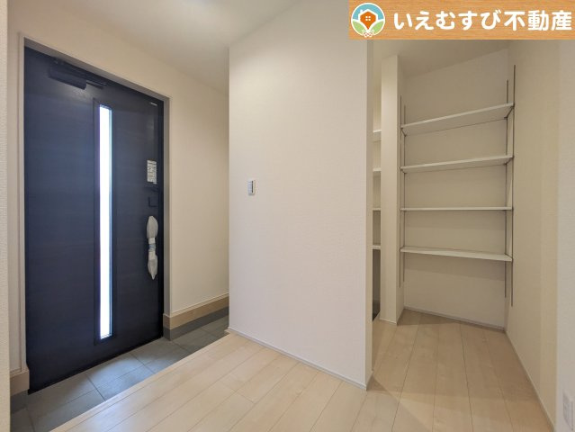 Livele Garden.S　羽生市東の玄関|玄関がいつも片づくシューズインクローゼット
たっぷり入る収納設備で玄関がすっきり綺麗に過ごせると快適ですよね♪