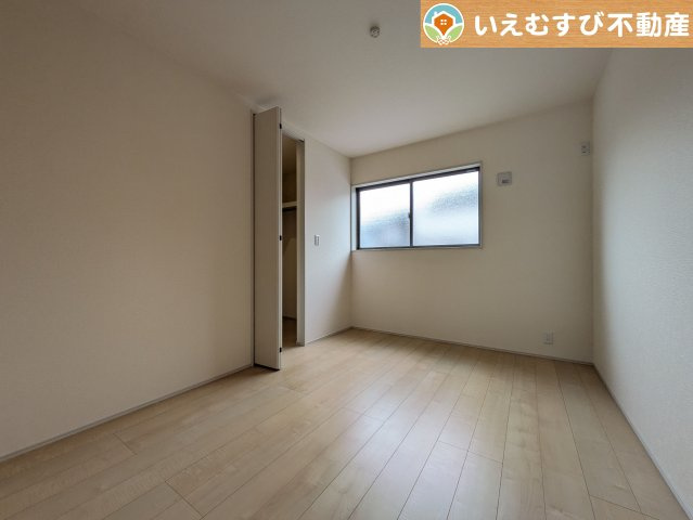 Livele Garden.S　羽生市東の洋室|ナチュラルな色合いが落ち着くお部屋
シンプルな内装のお部屋なので自分でコーディネートしても楽しそうですね♪