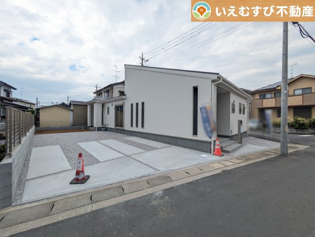 Livele Garden.S　羽生市東の駐車場|4台駐車可能なゆとりのカースペース
複数台車をお持ちでも、お友達が遊びに来てもゆとりの駐車スペース！