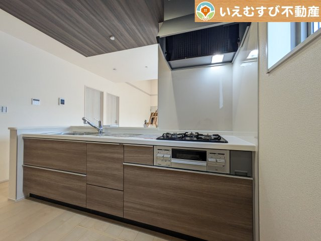 Livele Garden.S　羽生市東のキッチン|機能性収納性に溢れるキッチン
収納もたっぷり付いていてすっきり片付く！毎日楽しくお料理が出来そうです！