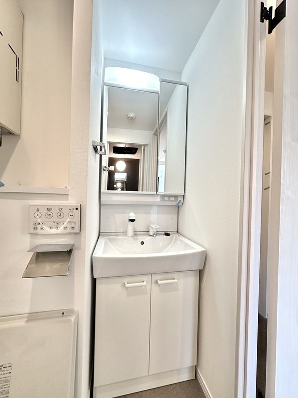 ＮＯＺＯＭＩＯ祐天寺の独立洗面台