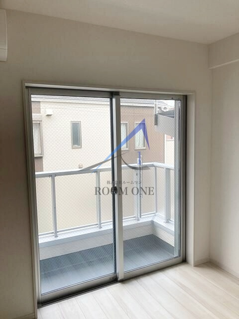 メルディア生麦4丁目Ⅱの居間・リビング|洋室のお部屋です。