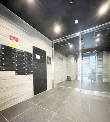 THE MARK COURT Ⅱ　築浅　ネット無料　オートロックのエントランス