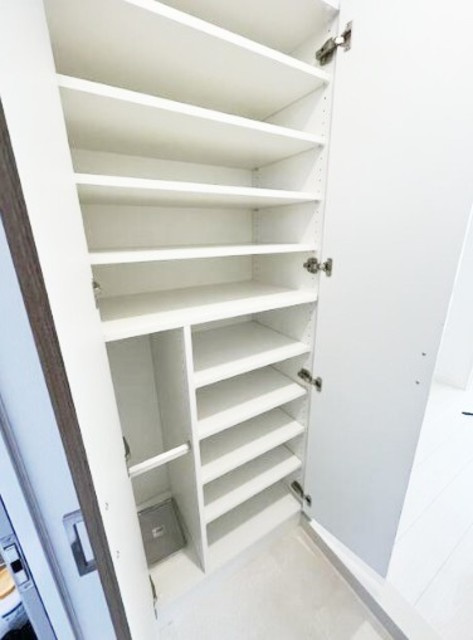 THE MARK COURT Ⅱ　築浅　ネット無料　オートロックの収納