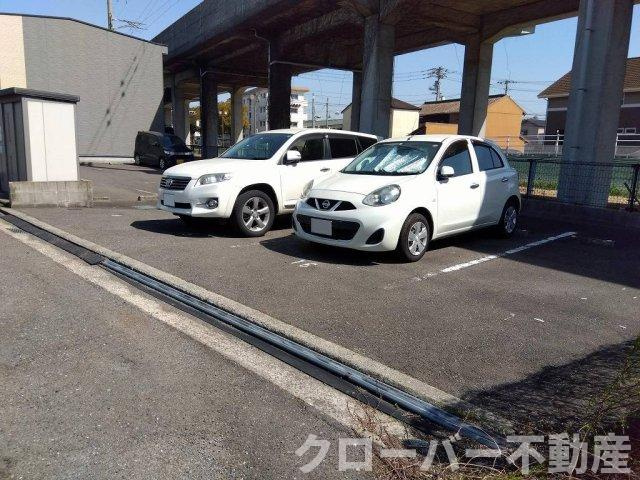 レオパレスハッピネスⅡの駐車場