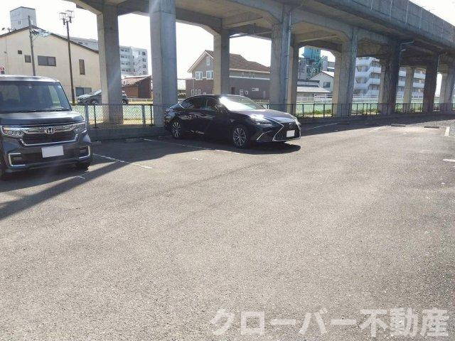 レオパレスハッピネスⅡの駐車場