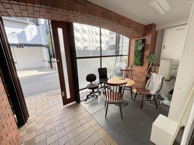 サンライズマンションのエントランス