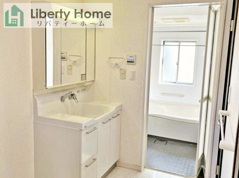 取手市紫水3丁目　中古戸建の独立洗面台