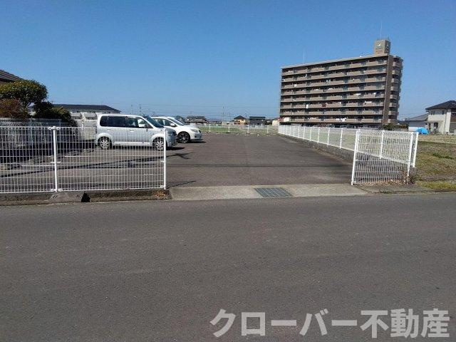 レオパレスプラビエの駐車場