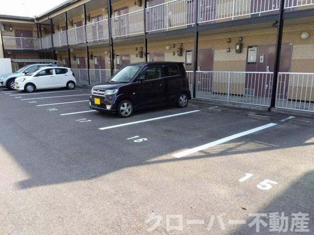 レオパレスメゾンドゥ　ベルヴュの駐車場