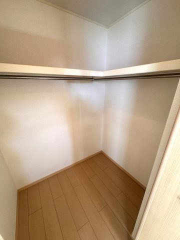 ジラソーレ長岡京の収納|ウォークインクローゼット