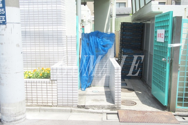 エメラルドマンションのその他共用部分|敷地内ごみ置き場です。