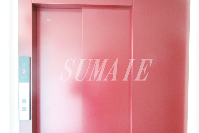 エメラルドマンションのその他共用部分|エレベーターです。