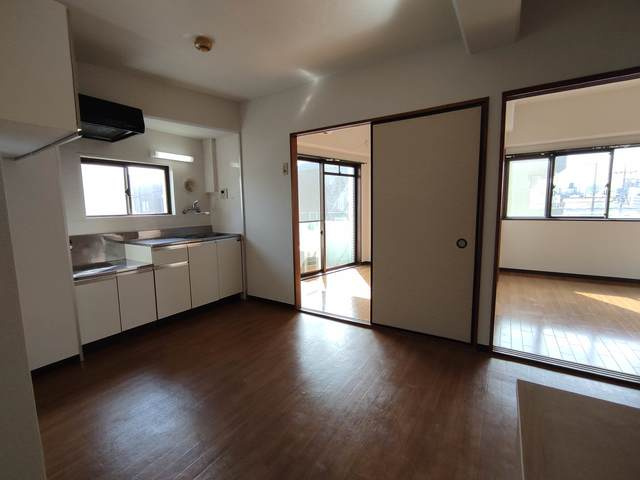 エメラルドマンションの居間・リビング|ダイニングです。