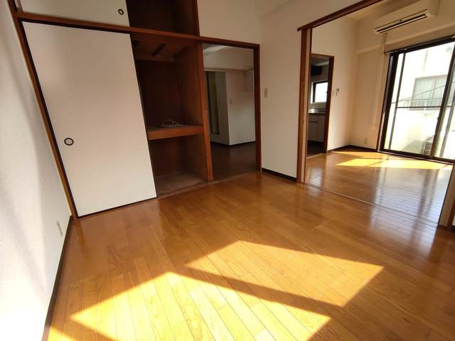 エメラルドマンションの居間・リビング|洋室です。