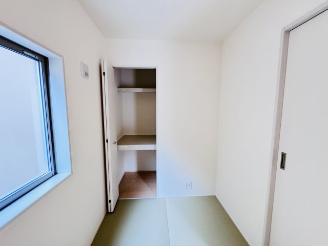 三郷市彦川戸１丁目新築戸建（彦川戸３期）の収納|3帖洋風和室収納