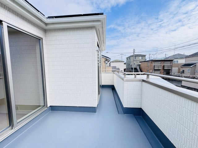 三郷市彦川戸１丁目新築戸建（彦川戸３期）のバルコニー|南向きワイドバルコニー・日当たり良好♪