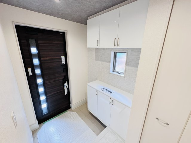 三郷市彦川戸１丁目新築戸建（彦川戸３期）の玄関|玄関ホール・容量たっぷりシューズボックス