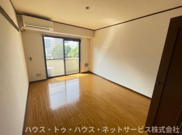 Ｔ.Ｙ.ビルの玄関