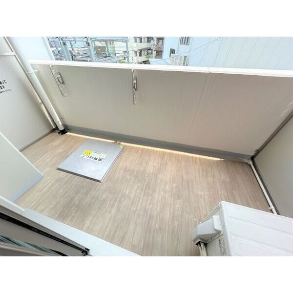 セレニテ西中島アリア壱番館のバルコニー