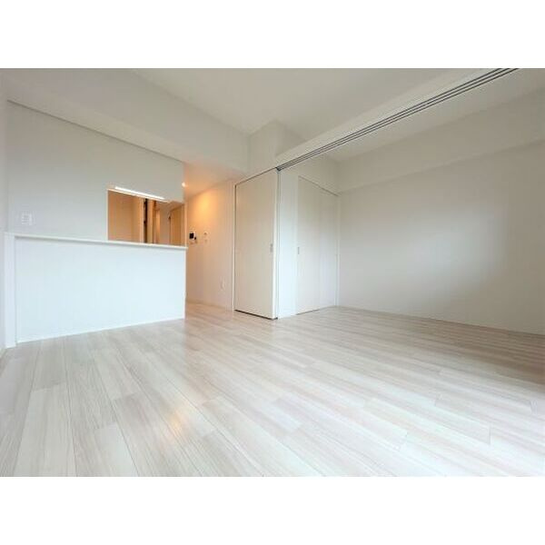 セレニテ西中島アリア壱番館の居間・リビング