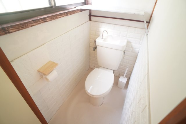 学園朝日元町戸建のトイレ