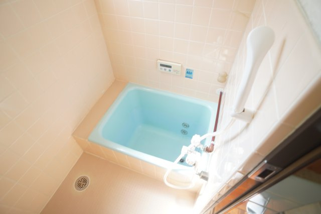 学園朝日元町戸建の浴室