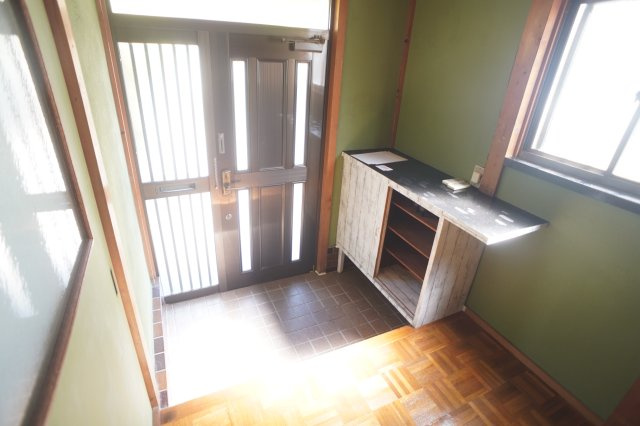 学園朝日元町戸建の玄関