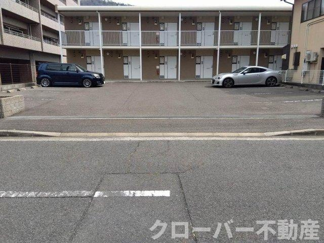 レオパレス富の駐車場