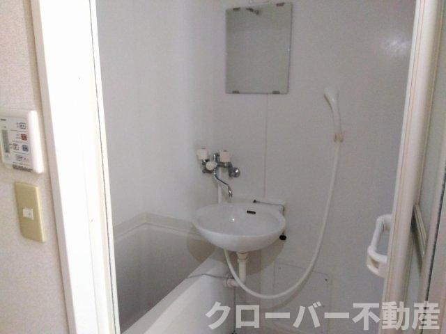 レオパレス富の浴室
