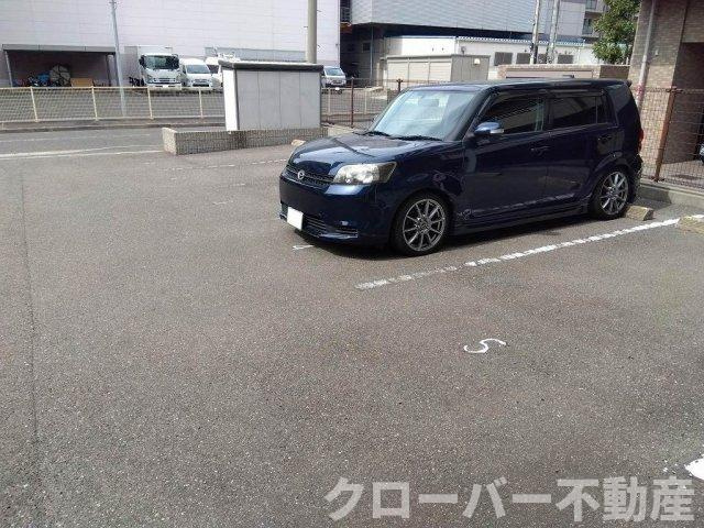 レオパレス富の駐車場