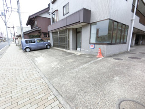 【駐車場】
