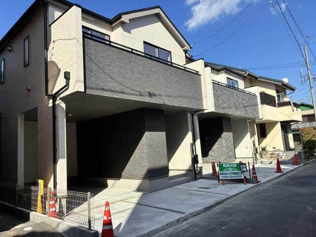 北番町２期A号棟の前面道路含む現地写真