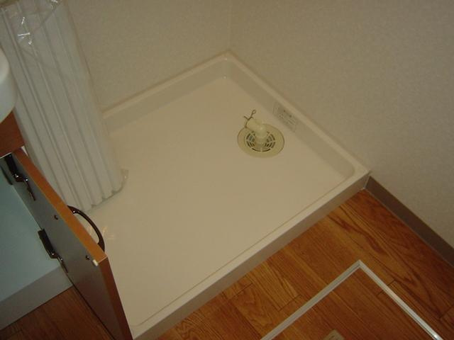 クイーンパレスのその他|洗濯機置場（イメージ）