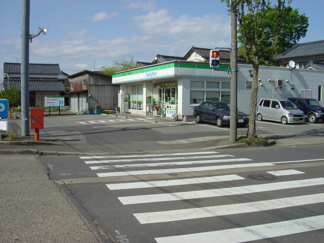 クイーンパレスの周辺|ファミリーマート（コンビニ）まで470ｍ