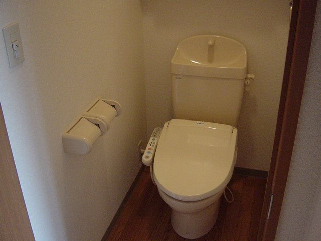 クイーンパレスのトイレ|シャワートイレ